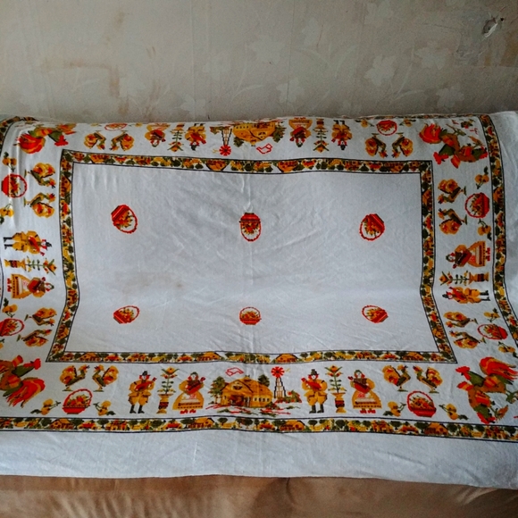 Vintage Fall European Table Cloth Farm Autumn Theme 5' x 4' Rooster Chickens - Picture 3 of 3